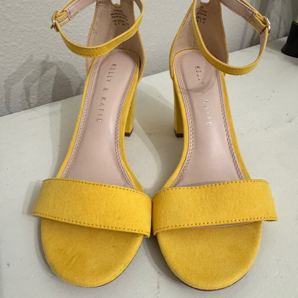 NWOT Kelly & Katie Haylee Marigold Yellow Heeled Sandal